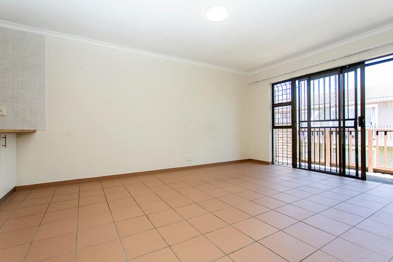 2 Bedroom Property for Sale in Oakglen Western Cape